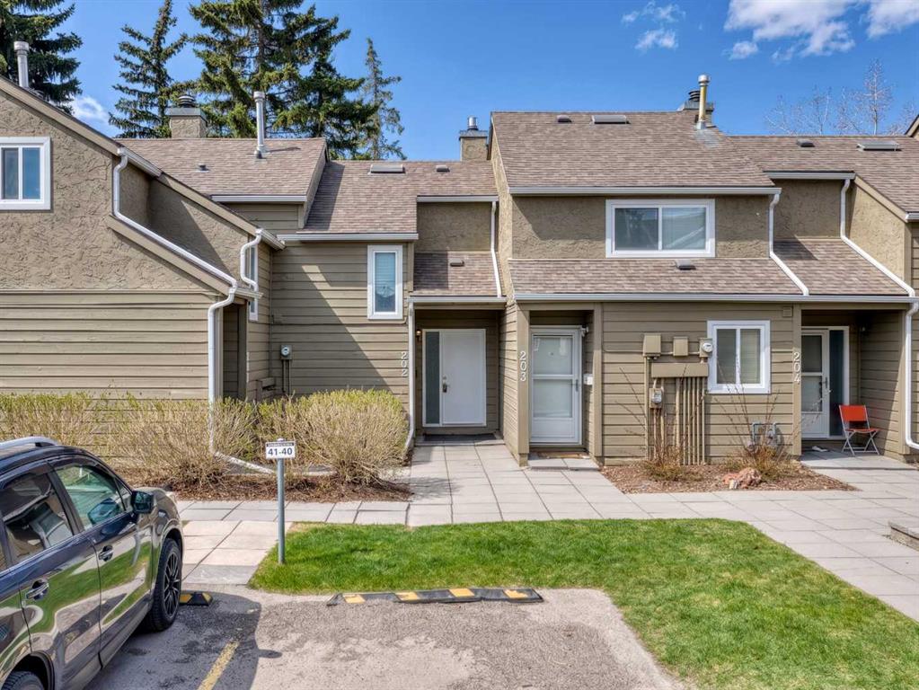 #202 829 Coach Bluff Crescent SW, Calgary, Alberta, T3H 1B1