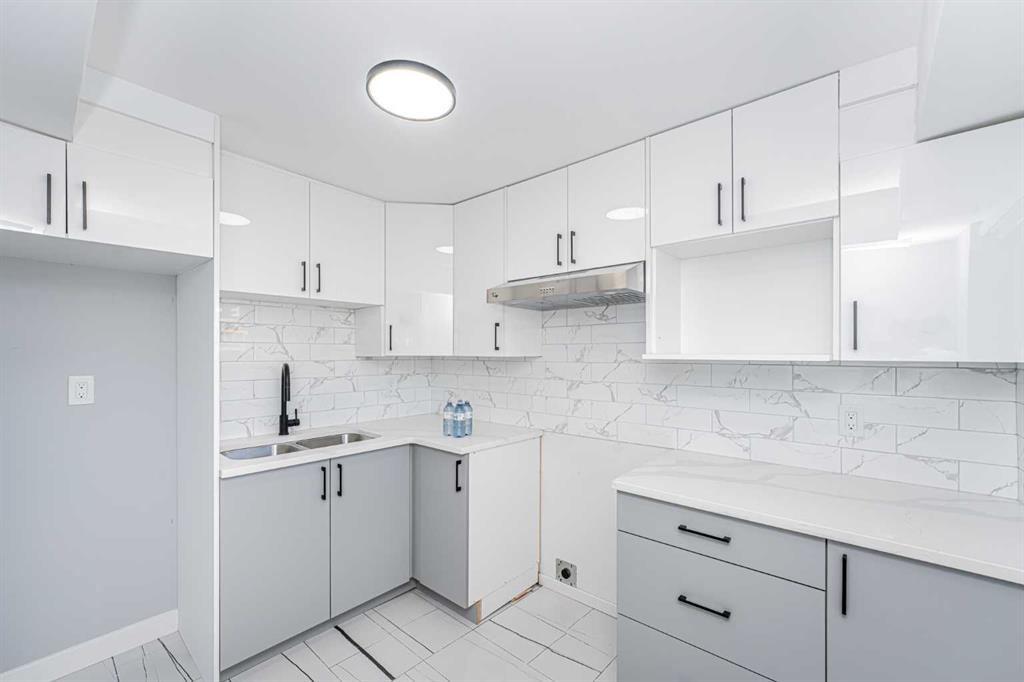 6403 Centre Street NW, Calgary, Alberta, T2K 0V3
