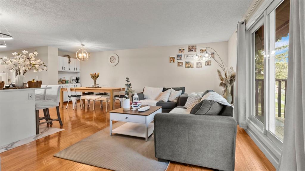 2416 Woodview Drive SW, Calgary, Alberta, T2W 4X7