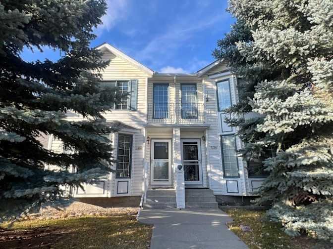 7212 Sierra Morena Boulevard SW, Calgary, Alberta, T3H 3G5