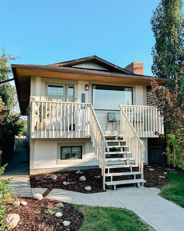 7925 47 Avenue NW, Calgary, Alberta, T3B 1Z2