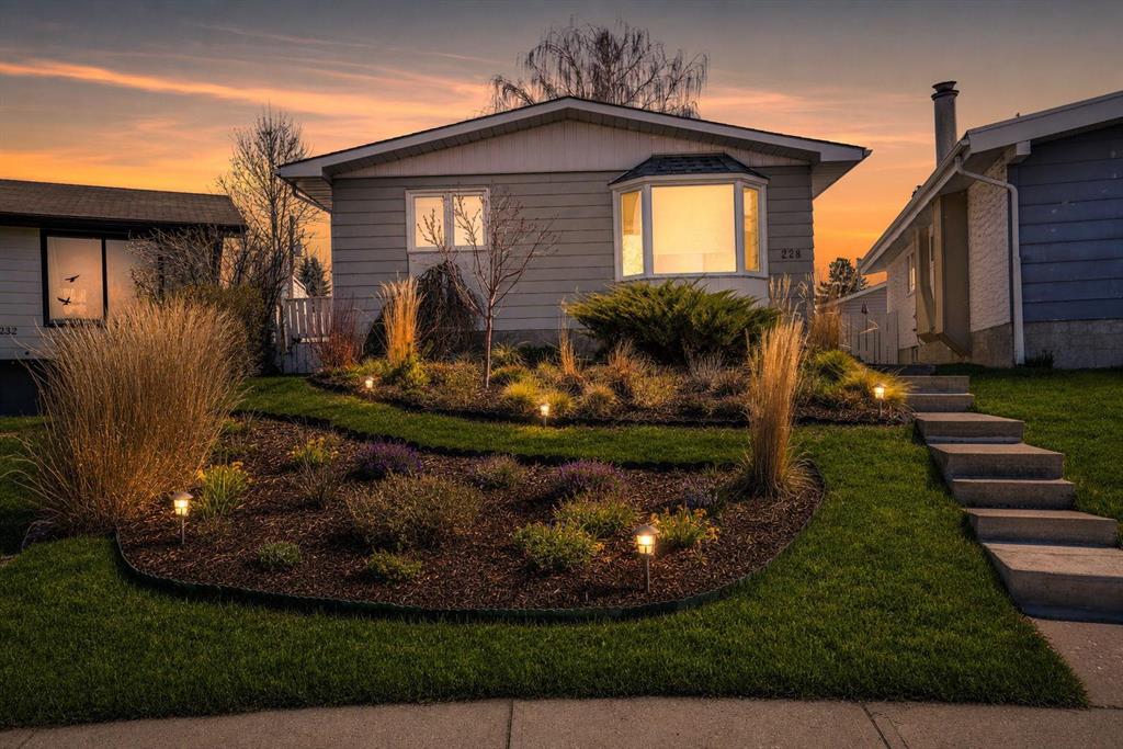 228 Dovercrest Place SE, Calgary, Alberta, t2b1y5