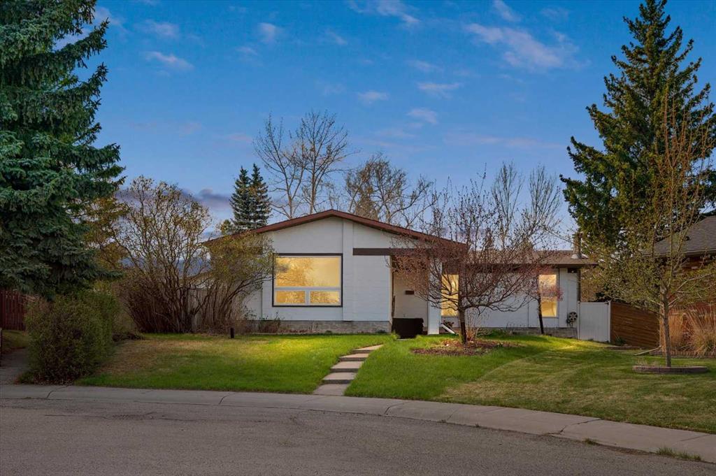740 Canfield Place SW, Calgary, Alberta, T2W 1K6