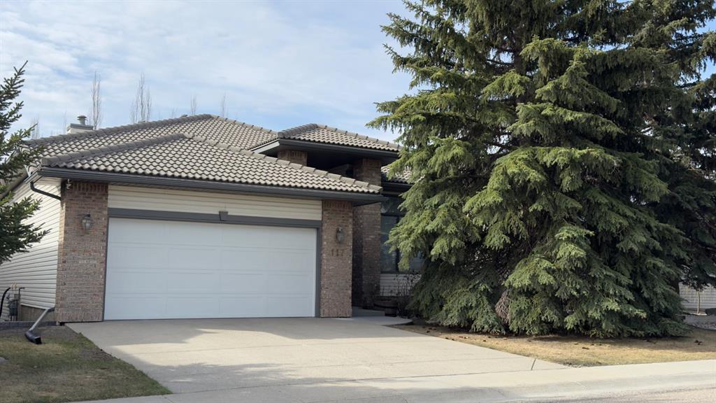 117 Woodpark Close SW, Calgary, Alberta, T2W 6H1