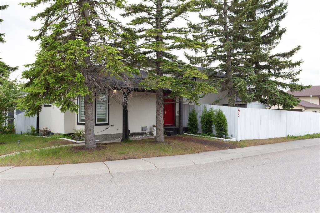 95 Castleridge Close NE, Calgary, Alberta, T3J1Y9
