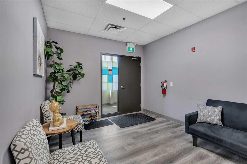 #220 20 Saddlestone Drive NE, Calgary, Alberta, T3J 0W8