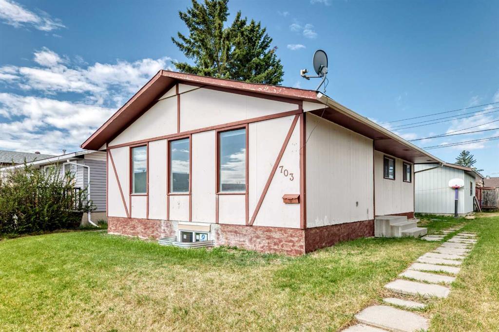 703 58 Street SE, Calgary, Alberta, T2A 3S3