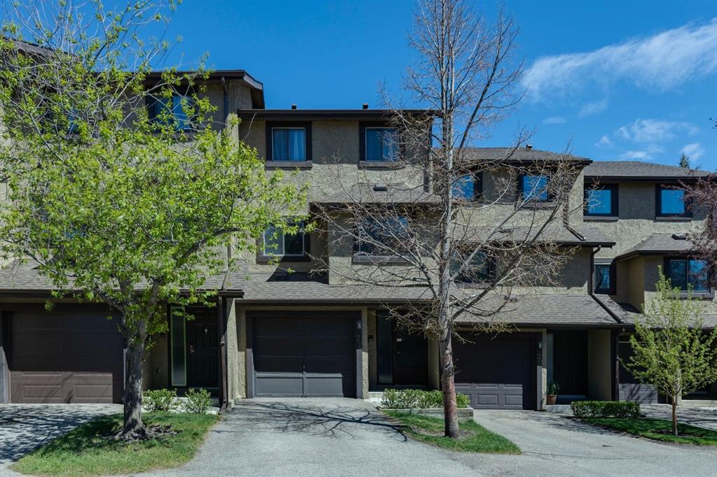22 Glamis Gardens SW, Calgary, Alberta, T3E6S4