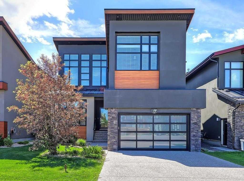 13 West Point Close SW, Calgary, Alberta, T3H 0X4