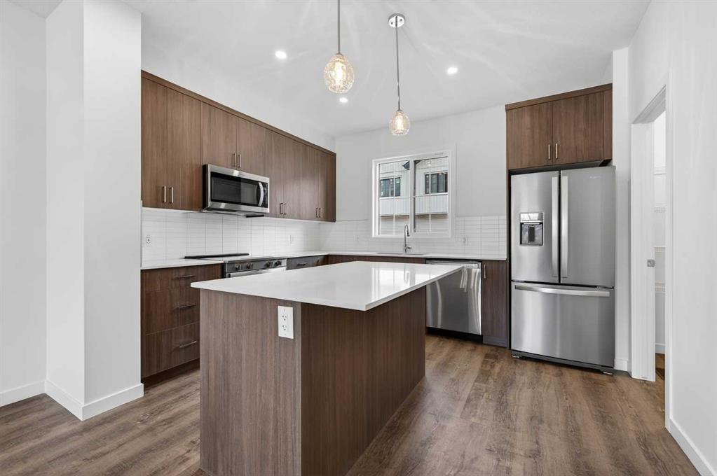 56 Creekside Drive SW, Calgary, Alberta, T2X 6E2