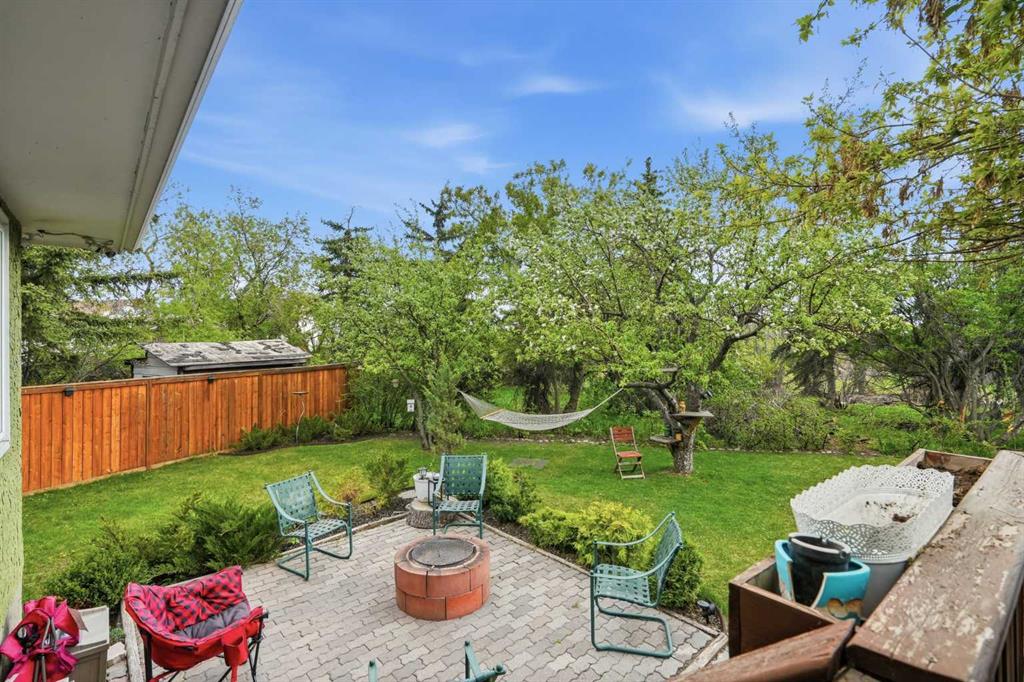 108 Doverglen Crescent SE, Calgary, Alberta, T2B 2P6