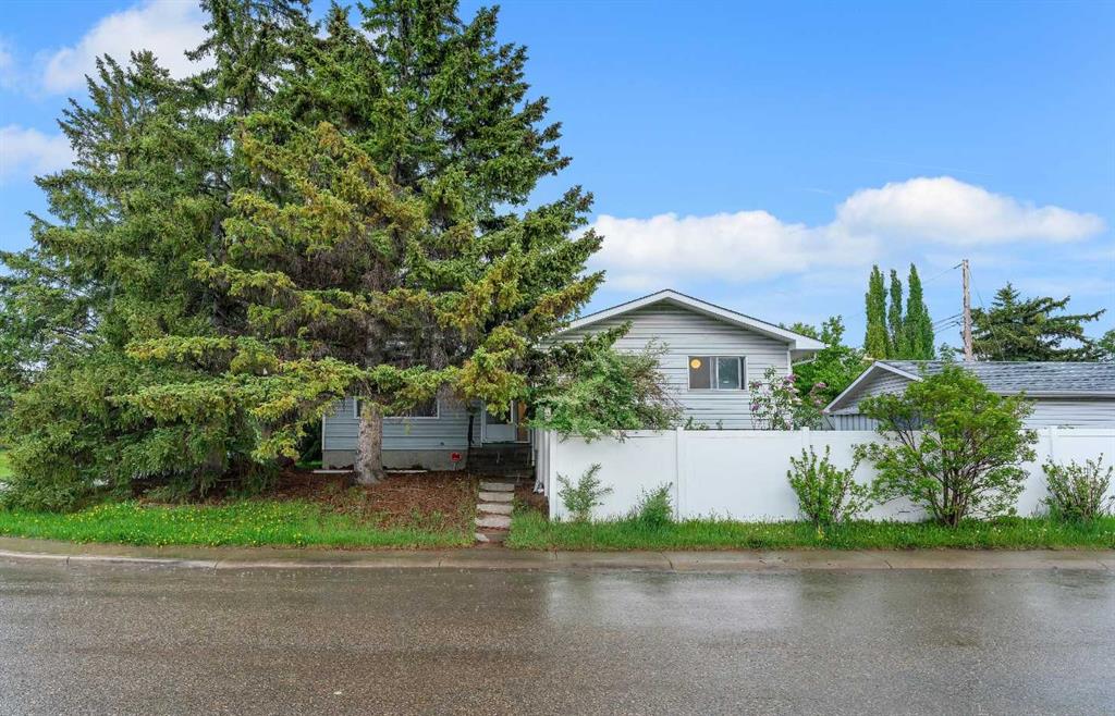 4824 Vegas Way NW, Calgary, Alberta, T3A 1W1