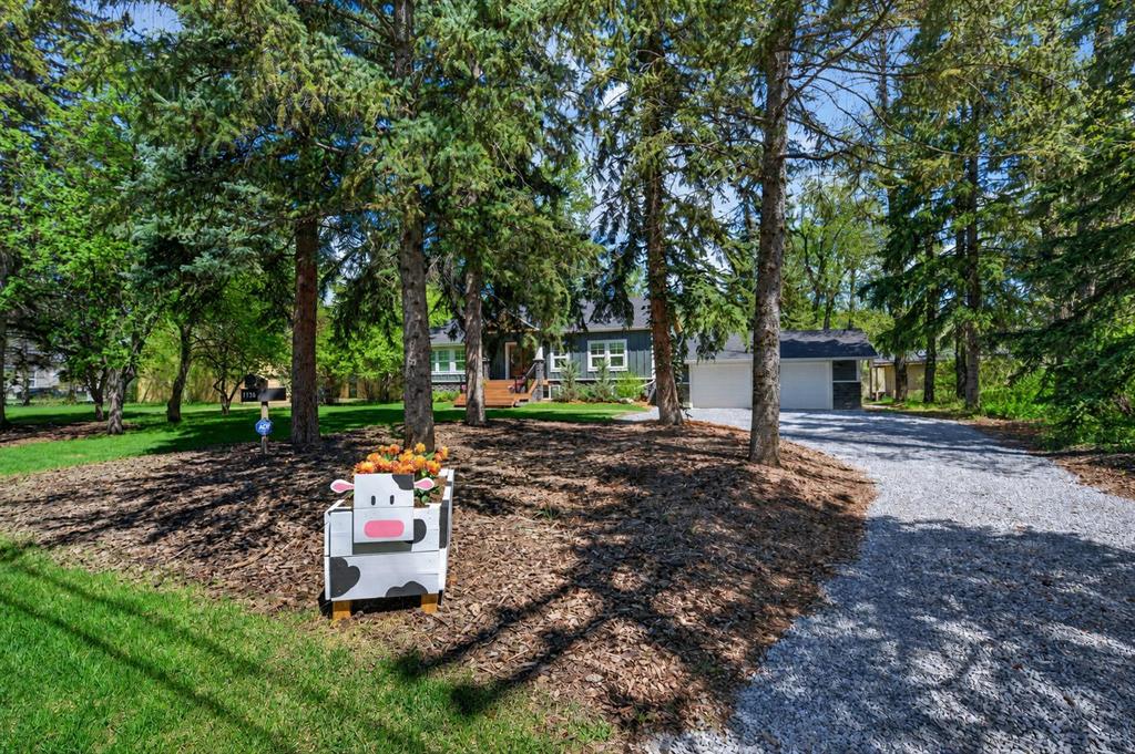 7136 Bow Crescent NW, Calgary, Alberta, T3B 2B9