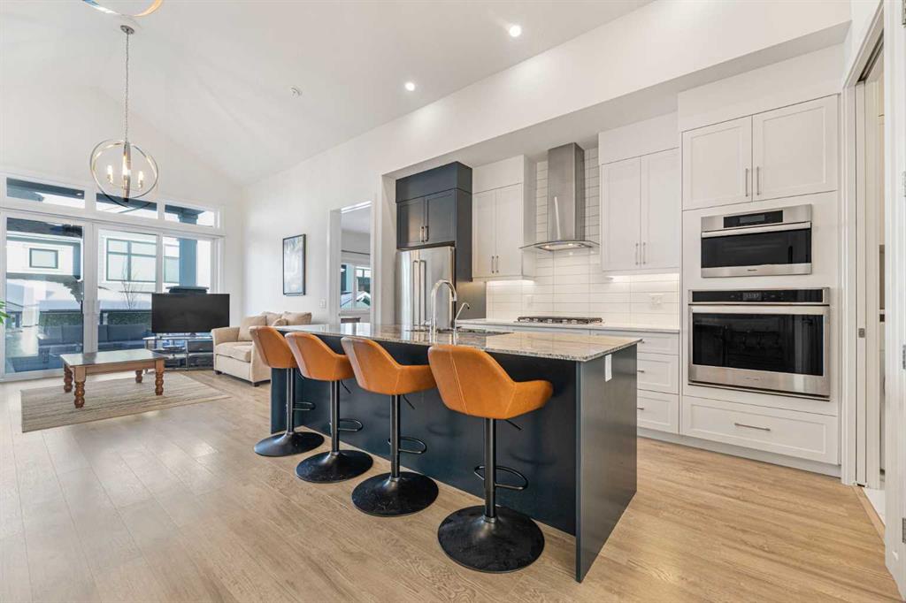 12572 Crestmont Boulevard SW, Calgary, Alberta, T3B6J5