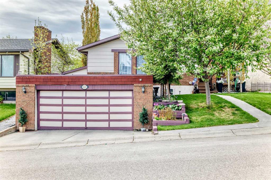 43 Beaconsfield Way NW, Calgary, Alberta, T3K 1W9