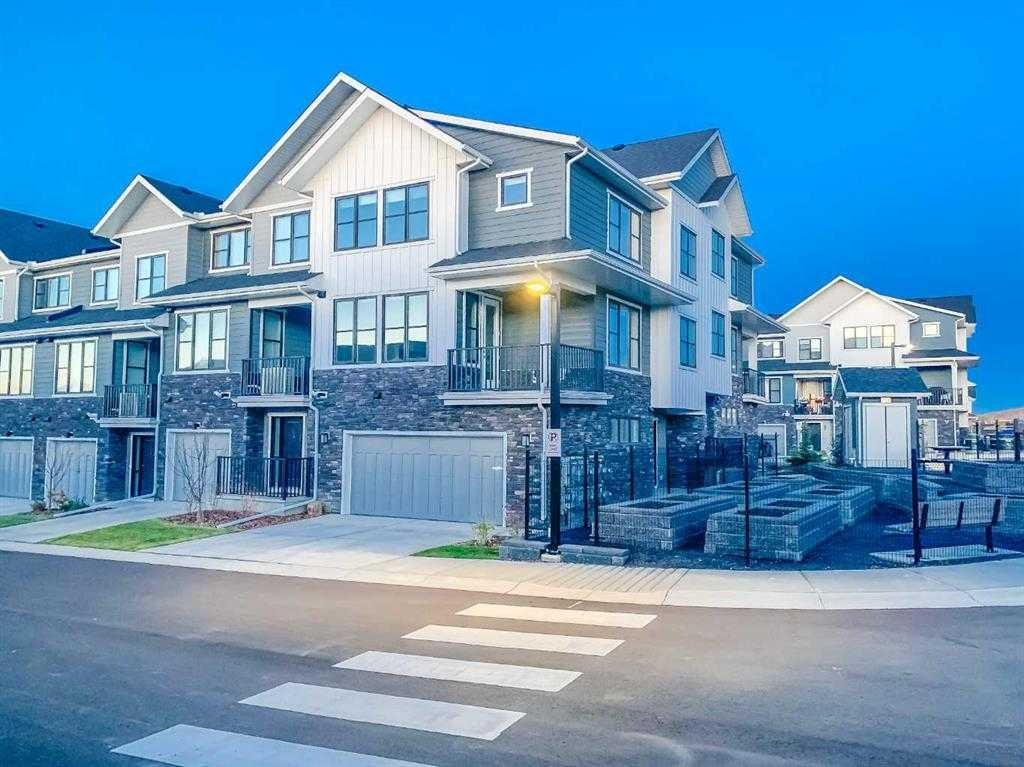 917 Crestridge Common SW, Calgary, Alberta, T3B 6L6