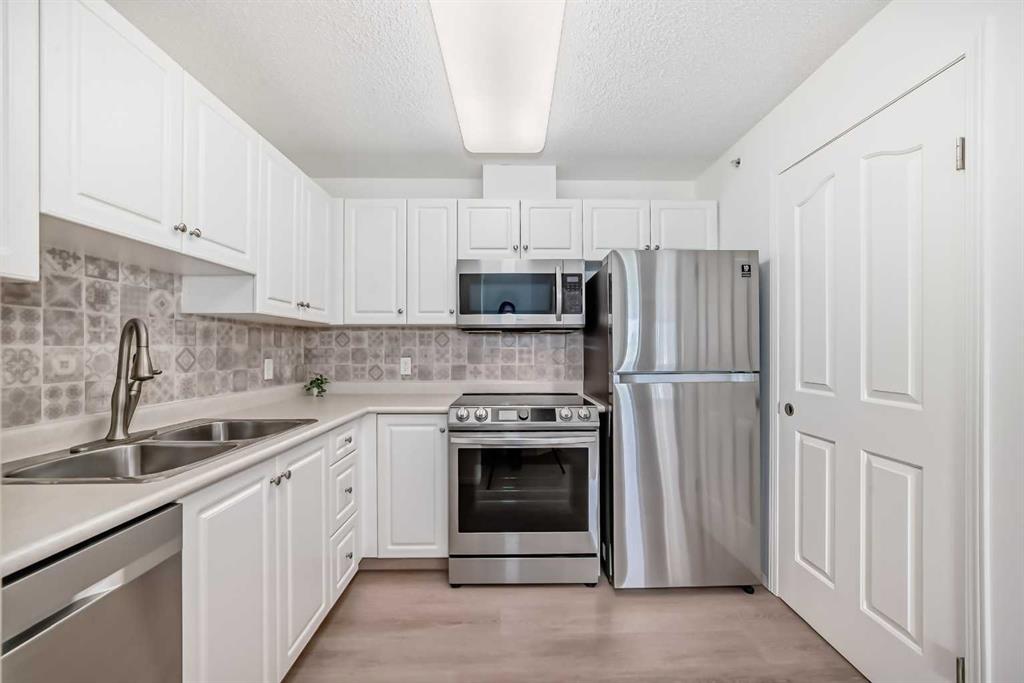 #412 5000 Somervale Court SW, Calgary, Alberta, T2Y 4M1