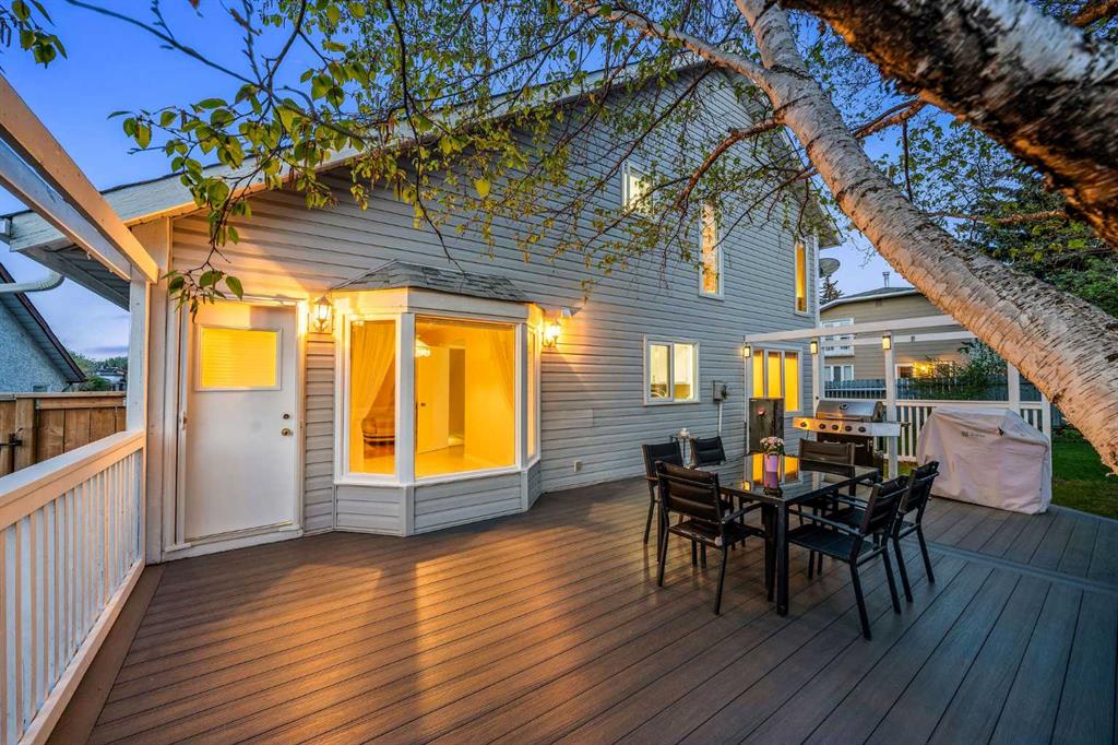 39 Woodmont Way, Calgary, Alberta, T2W 4L7