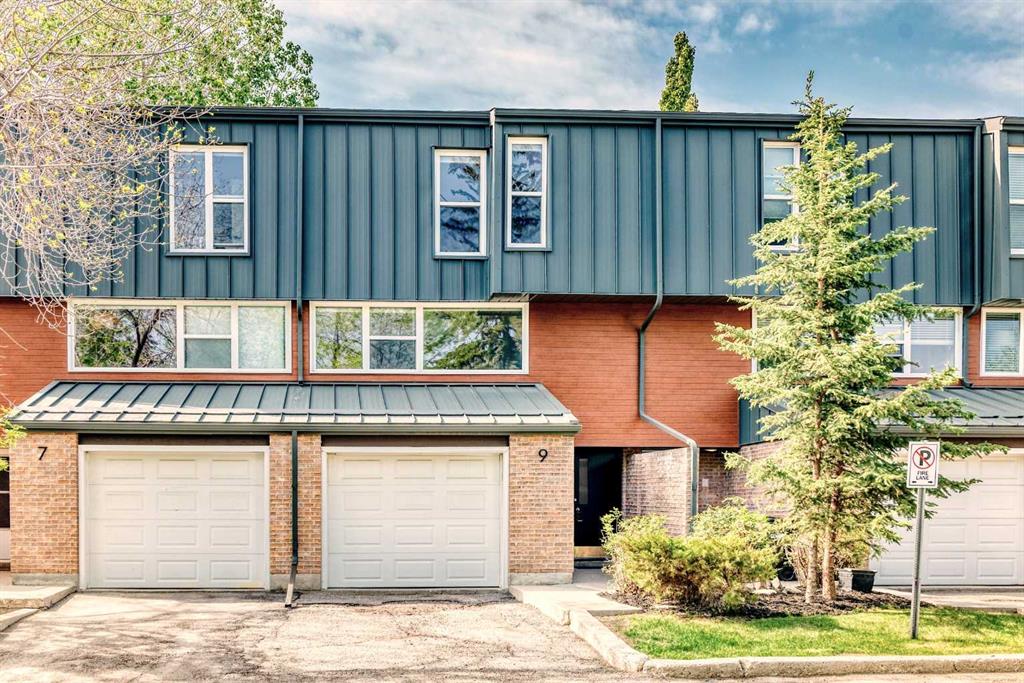 9 Brae Glen Court SW, Calgary, Alberta, T2W 1B6