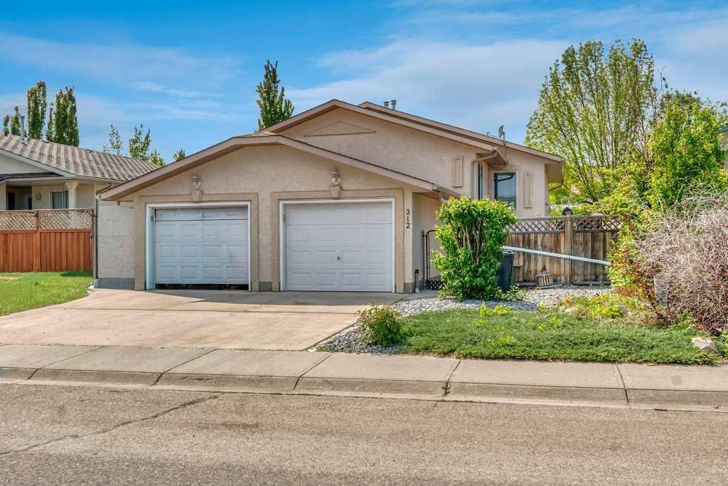 312 Strathaven Drive, Strathmore, Alberta, T1P 1M2