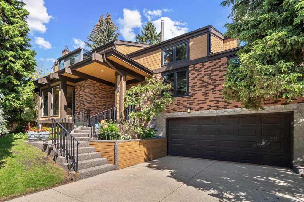 8 Varsplain Place NW, Calgary, Alberta, T3A 0C7