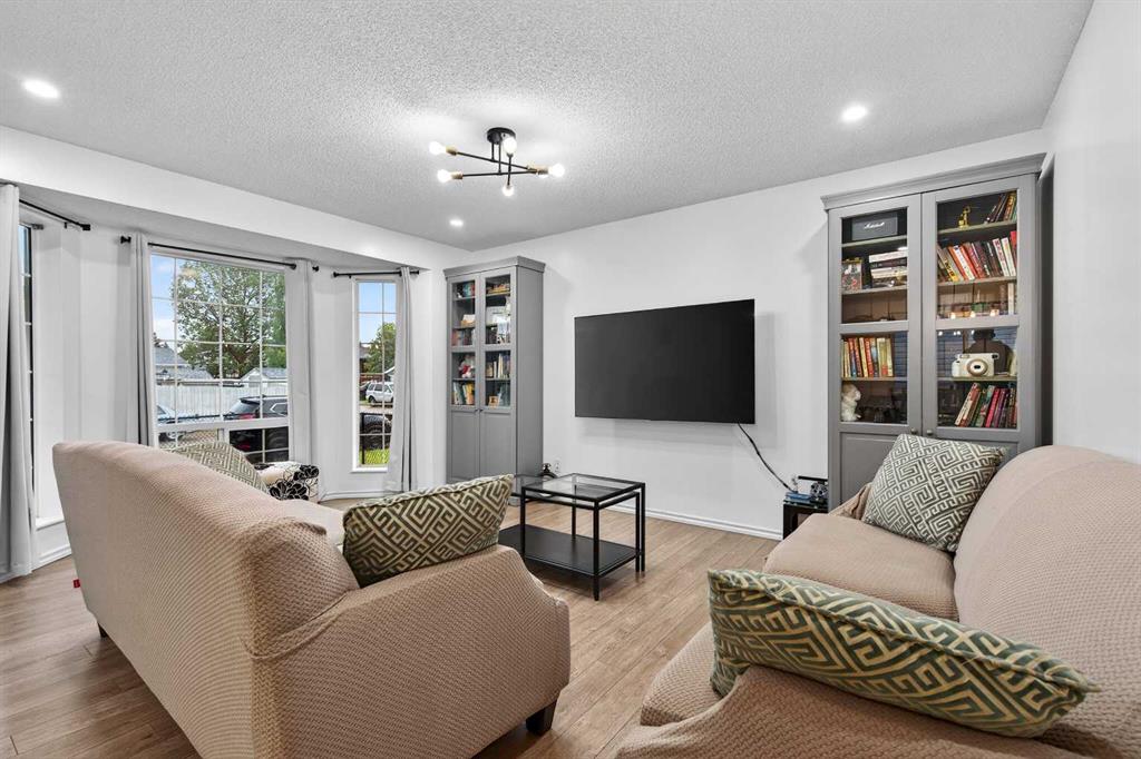 91 Martinwood Court NE, Calgary, Alberta, T3J 3H2