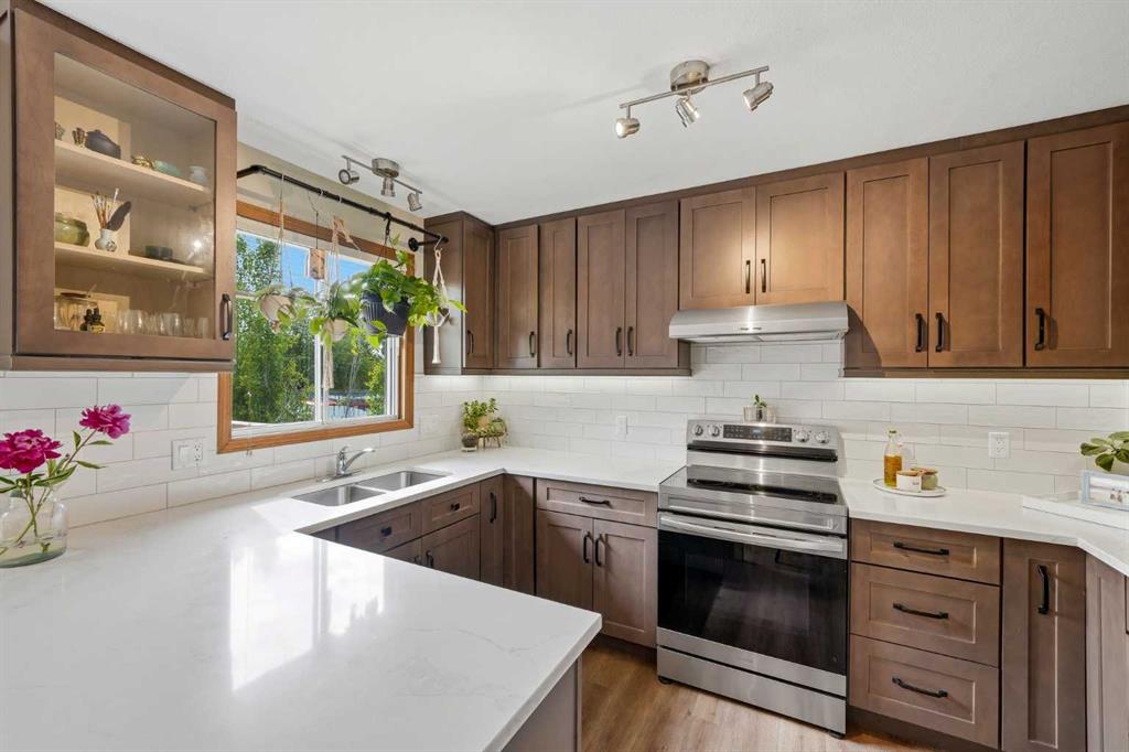 10 Carolina Drive, Cochrane, Alberta, T4C 1C2
