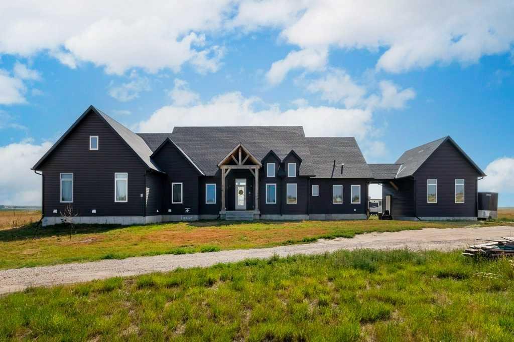 242017 TWP RD 232, Rural Wheatland County, Alberta, T1P 1J6