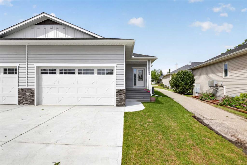 66 STENLEA Gate, Carstairs, Alberta, T0M0N0
