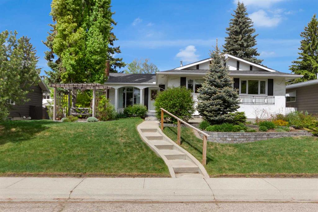 9715 Palishall Road SW, Calgary, Alberta, T2V 3T4