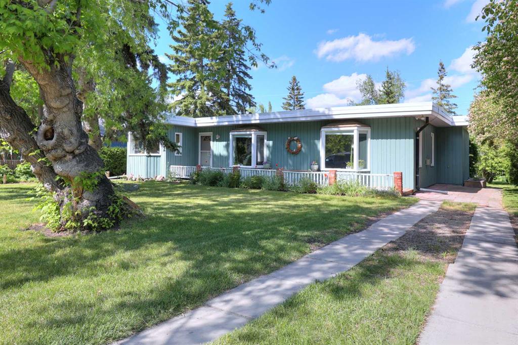 8908 33 Avenue NW, Calgary, Alberta, T3B 1M6