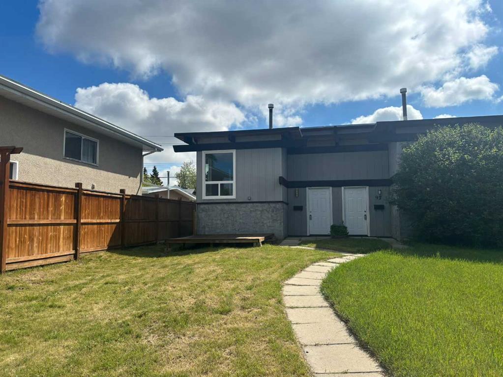 92A Queen Isabella Close SE, Calgary, Alberta, T2J3R1