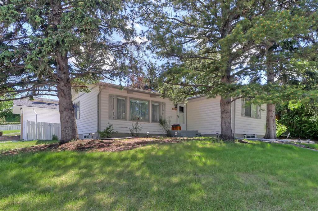 185 Springwood Drive SW, Calgary, Alberta, T2W 0L2