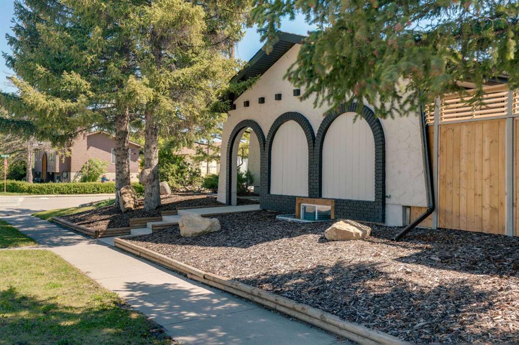 10704 Oakfield Drive SW, Calgary, Alberta, T2W 2C9