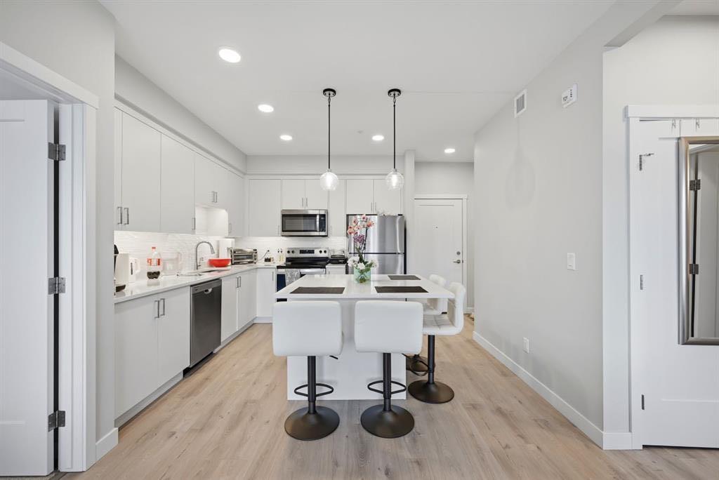 #104 660 Shawnee Square SW, Calgary, Alberta, T2Y2N6