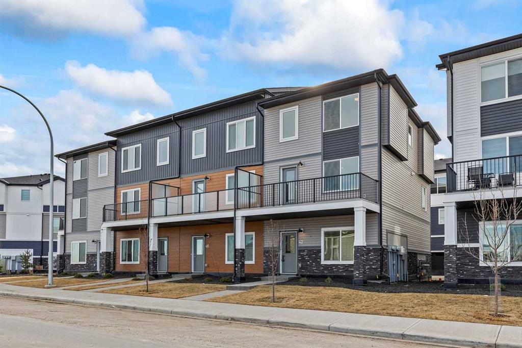 42 Corner Glen Manor NE, Calgary, Alberta, T3N 2R4
