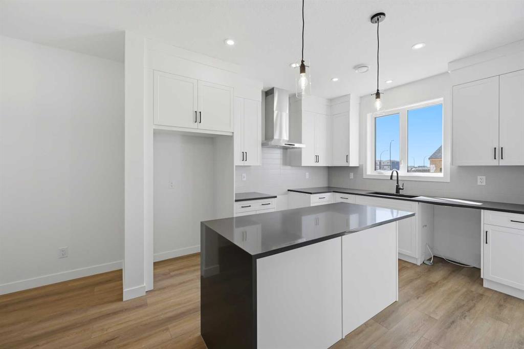 8557 Huxbury Drive, Calgary, Alberta, T2A 4Y1