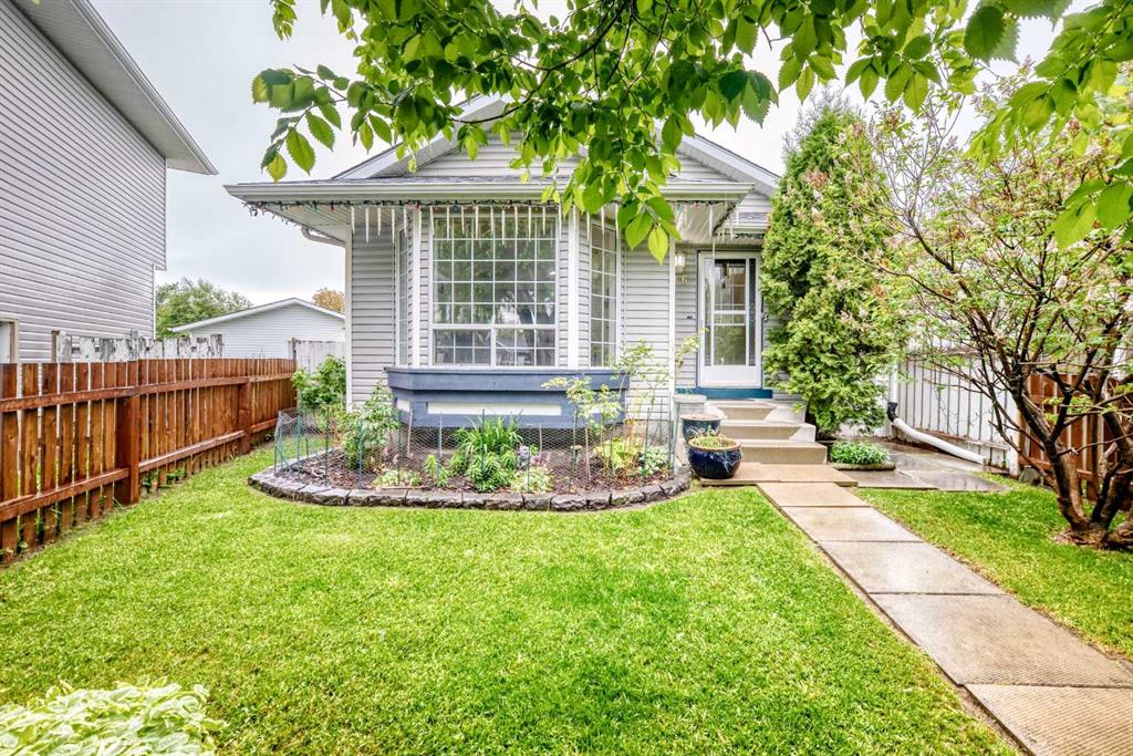 16 Martinridge Way, Calgary, Alberta, T3J 3C8
