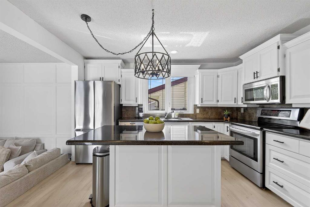 240 Canniff Place SW, Calgary, Alberta, T2W 2L8