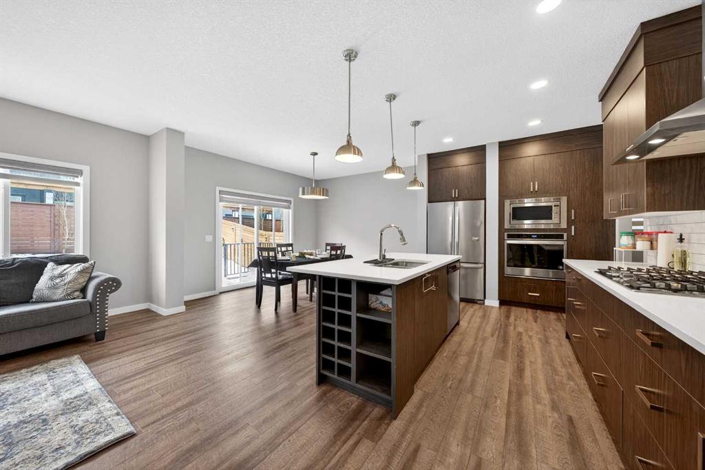 48 Carringvue Street NW, Calgary, Alberta, T3P 1L7