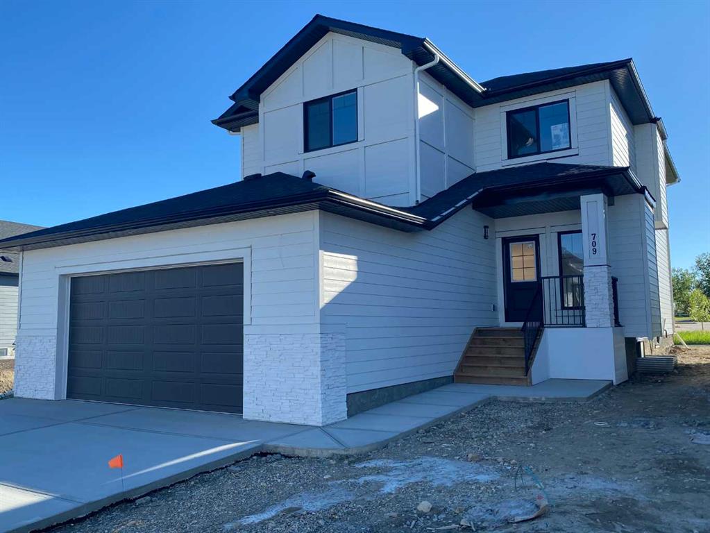 709 MANDALAY Avenue NW, Carstairs, Alberta, T0M 0N0