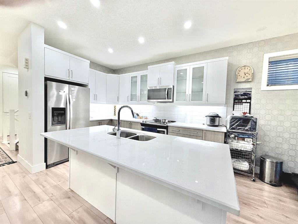 148 Carrington Circle NW, Calgary, Alberta, T3P 0Y6
