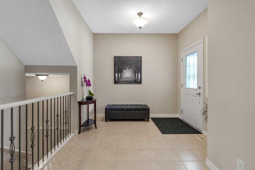 224 Panamount Point NW, Calgary, Alberta, T3K 0H8