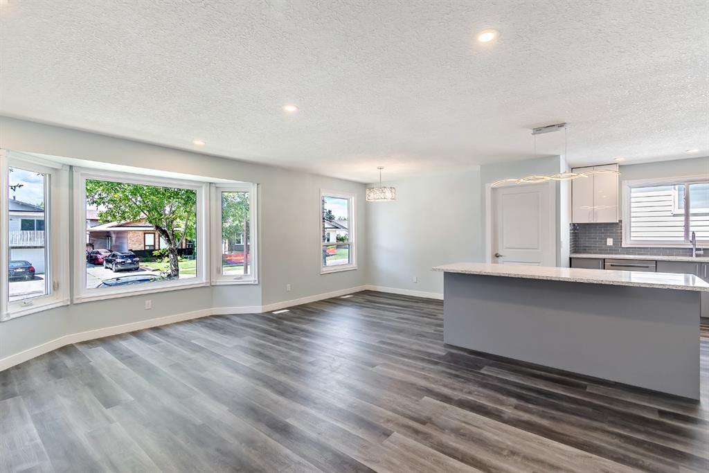 4528 40 Street NE, Calgary, Alberta, T3K 1M4