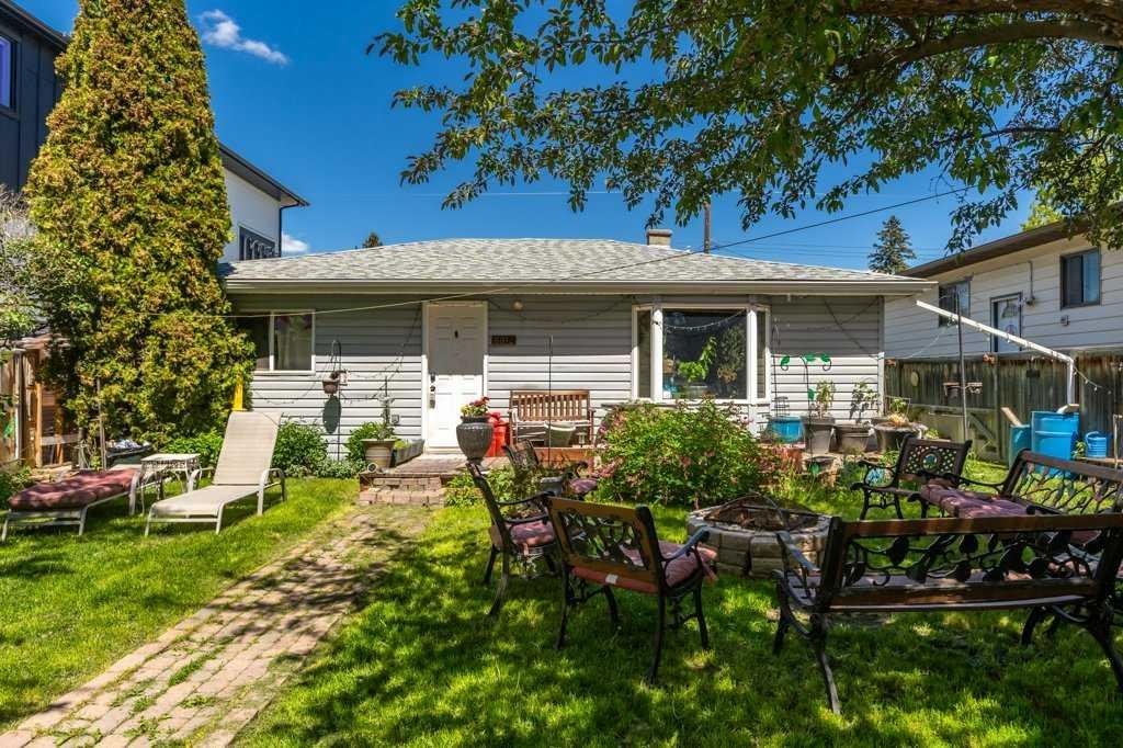 8812 46 Avenue NW, Calgary, Alberta, T3B 1Y8