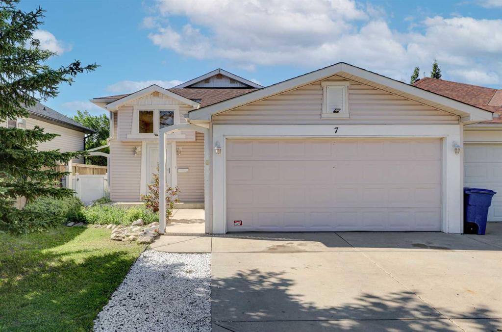7 Canoe, Airdrie, Alberta, T4B 2N3