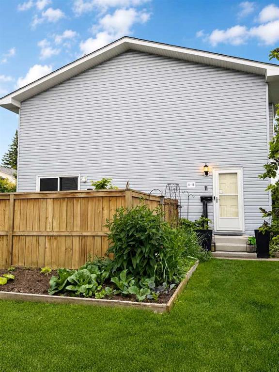 #11 4810 40 Avenue SW, Calgary, Alberta, T3E 1E5