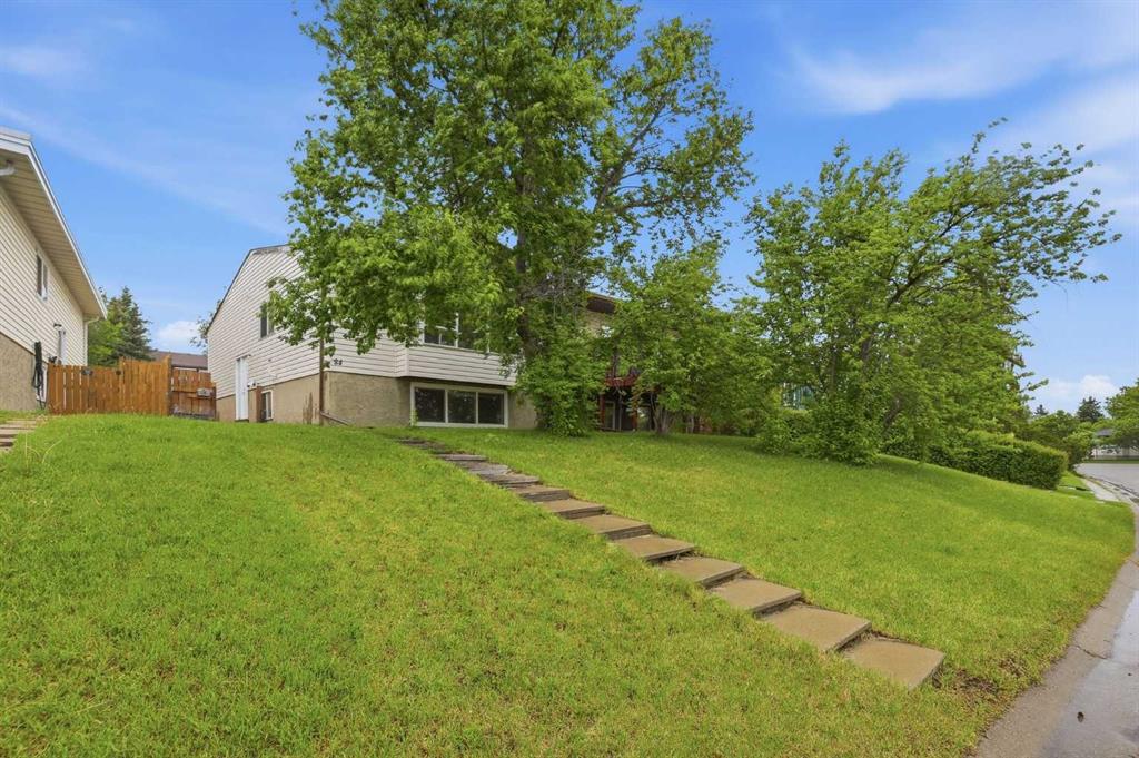 84 Ranchero Rise NW, Calgary, Alberta, T3G 1E2