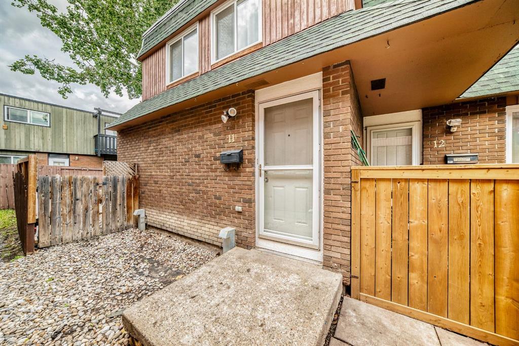 #11 11240 6 Street SW, Calgary, Alberta, T2W1V9