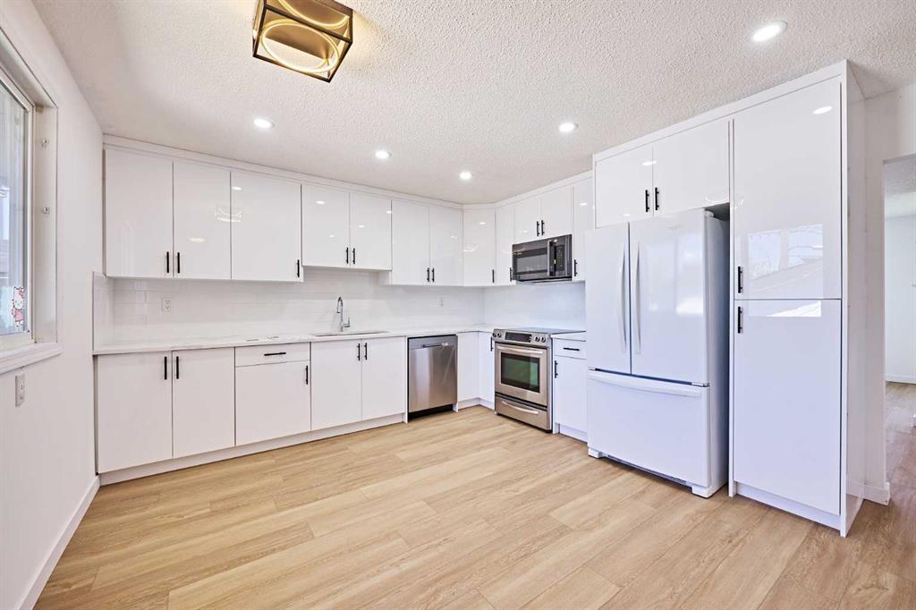 3644 Dover Ridge Drive SE, Calgary, Alberta, T2B 2B4